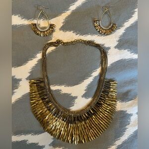 Stella & Dot Gold Statement Necklace and Earring Set!